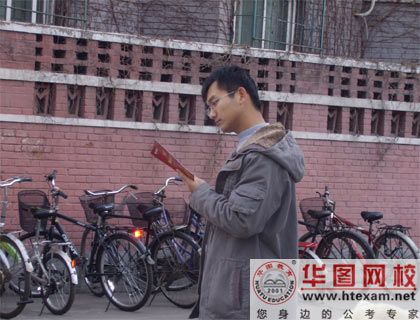 華圖視角2011國家公務(wù)員考試考場(chǎng)人物特寫